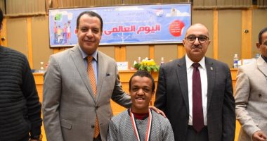جامعة أسيوط تكرم أبناءها الطلاب من ذوى الهمم ..صور 