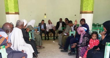 حياة كريمة .. محافظ أسوان يتابع جلسات الاستماع مع أهالى قرى غرب سهيل والشلال‎‎