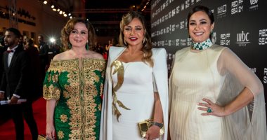 انطلاق الدورة الأولى من مهرجان البحر الأحمر بحضور يسرا وإلهام شاهين ولبلبة وهنيدي ومن نجوم العالم هيلاري سوانك وكليف أوين.. تكريم ليلى علوي وكارترين دينوف وهيفاء المنصور.. محمد التركي: جدة دار لتكريم المبدعين