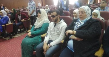 وكيل "تضامن الدقهلية" يشهد تسليم أجهزة لاب توب لطلاب جامعة المنصورة من ذوى الهمم