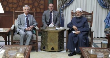 شيخ الأزهر لسفير فرنسا: قلقون من تعمد بعض السياسيين الإساءة للإسلام كأداة لجلب الأصوات