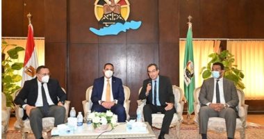 رئيس جامعة الإسكندرية يناقش سبل التعاون مع محافظ الفيوم