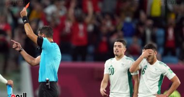 فيديو .. ياسين كتراوى يتعرض للطرد من المنتخب الجزائرى أمام مصر