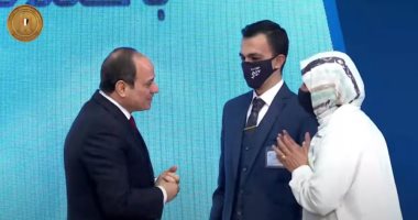 الرئيس يتأثر بقصيدته فى احتفالية "قادرون باختلاف".. الشاب عبد الرحمن عرام: شعرت بأنه أب لكل المصريين وحقق حلمى.. ويؤكد: ربنا عوضنى أنا ووالدتى عن كل سنين التعب.. ومداخلة الرئيس أثلجت صدرى وفعت راسى للسما
