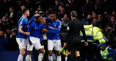 تأجيل مباراة إيفرتون وبيرنلى فى الدورى الإنجليزى