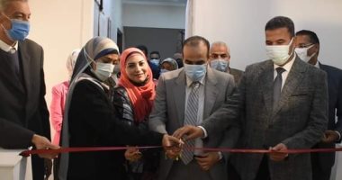 سكرتير عام محافظة المنيا يفتتح معرض "تجليات معاصرة" بقصر الثقافة