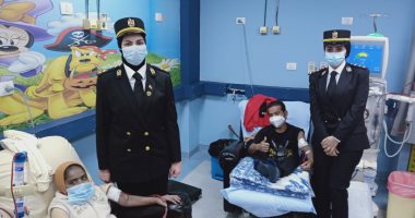 أمن القليوبية يوزع 50 بطانية على مرضى الغسيل الكلوى بمستشفى بنها الجامعى