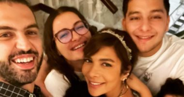 الفنانة أصالة فى أحدث ظهور لها مع أفراد أسرتها: نهاركم سعيد