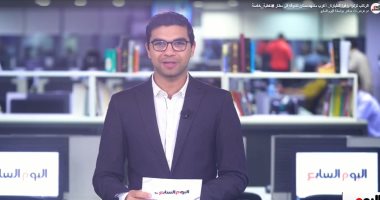 مشهد غريب.. ركاب يدفعون طائرة على مدرج المطار للحاق برحلتهم "فيديو"