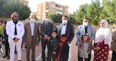 وكيل التعليم بالوادى الجديد يشهد احتفالية أعياد الطفولة بإحدى مدارس الخارجة