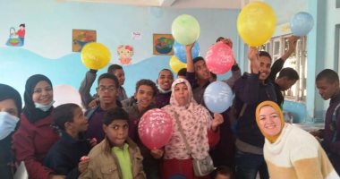 محافظ أسوان يوجه بتنظيم فعاليات ثقافية بالمدارس الفكرية.. صور