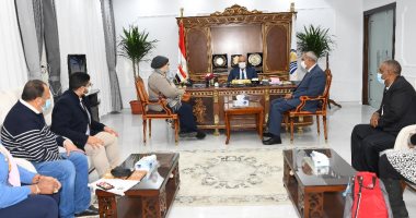 محافظ قنا يبحث تنفيذ مجمع تجارى حضارى بالقرى الأكثر احتياجا.. اعرف التفاصيل