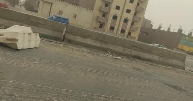 خلى بالك وإنت سايق.. تطاير الحواجز على الطريق الدائرى بسبب العواصف 