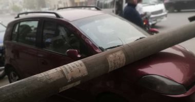 سقوط أعمدة إنارة ولوحات إعلانات على السيارات بمصر الجديدة بسبب العاصفة الترابية