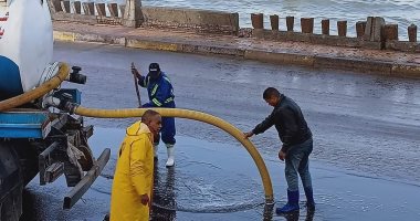 الصرف الصحى بالإسكندرية: نتعامل مع الأمطار دون إعاقة المرور فى أى منطقة..صور
