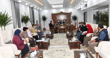 محافظ قنا يناقش خطة تنفيذ البنية التحتية لمدينة الأمل.. اعرف التفاصيل