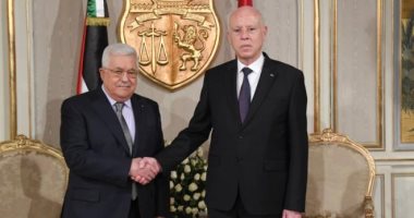 الرئيس الفلسطينى محمود عباس يمنح نظيره التونسى القلادة الكبرى لدولة فلسطين