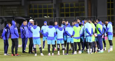 المصرى يتحدى برودة الجو ويواصل تدريباته استعدادا للمقاصة.. صور