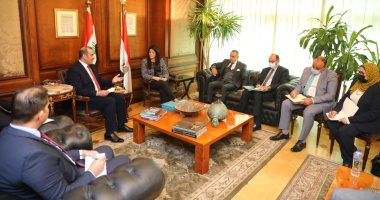 وزير التخطيط العراقى يشيد بالتجارب الفريدة فى مصر بقطاع التشييد والطرق