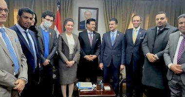 وفد تنسيقية شباب الأحزاب والسياسيين يشارك فى مائدة حوار بالسفارة اليمنية