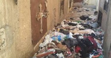 شكوى من إلقاء القمامة بمدافن الخصوص فى القليوبية.. والمحافظ يرد