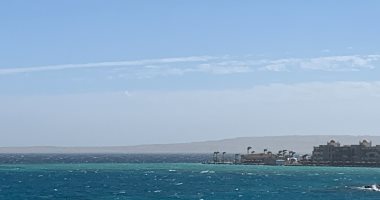 طقس البحر الأحمر .. سماء صافية وشمس ساطعة ونشاط للرياح والأمواج .. لايف