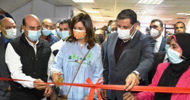 وزيرة الهجرة تفتتح أقساما طبية جديدة بمستشفى أسوان الجامعى.. "مكرم" تتفقد القافلة الطبية لخدمة أبناء النوبة.. وتؤكد: فخورة بما تقدمه الجامعة من خدمات لأهالينا لتوفير حياة كريمة.. والأهالى: سعداء باهتمام الحكومة
