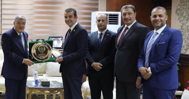 محافظ المنيا يعلن التوسع فى محطات الغاز الطبيعى كوقود للسيارات