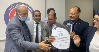 نقابة اطباء البحر الأحمر تكرم كبار المهنة المحالين على المعاش