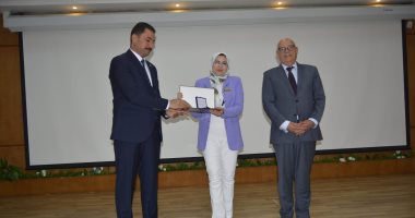 محافظ بورسعيد يكرم العناصر المتميزة فى مختلف المؤسسات والقطاعات .. صور
