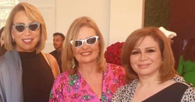 مع حبايب قلبى إلهام وإيناس.. يسرا فى فعاليات البحر الأحمر السينمائى
