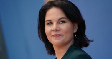 قبل زيارة وزيرة الخارجية إلى بولندا.. ملصقات تطالب ألمانيا بدفع تعويضات الحرب