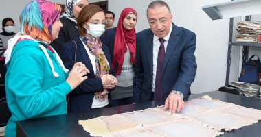 محافظ الإسكندرية يتفقد وحدة السجلات الإلكترونية والميكروفيلم بالديوان العام