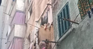 قطع المرافق فى محيط عقار كرموز بعد انفجار أسطوانة بوتاجاز وإخلاء آخر من السكان