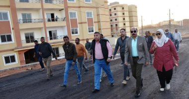 محافظ أسوان يوجه بالإسراع فى تسليم باقى الوحدات السكنية بحى اللوتس