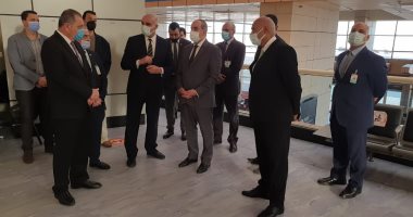 وزير الطيران يتابع استعدادات مطار شرم الشيخ لاستقبال ضيوف مؤتمر مكافحة الفساد..صور