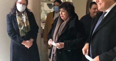 وزيرة الثقافة تصل تونس وتلتقى نظيرتها حياة القرمازى وتصطحبها فى زيارة لمدينة الفنون