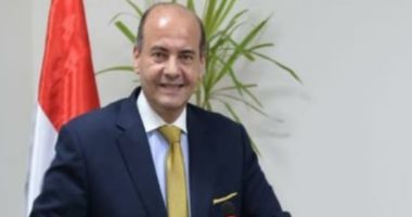 قنصل مصر بشيكاغو يكرم عالمًا مصريًا دوليًا فى الحماية من الحرائق