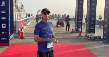 السفير الأمريكى بالقاهرة يشارك فى سباق نصف ماراثون الأهرامات.. صور