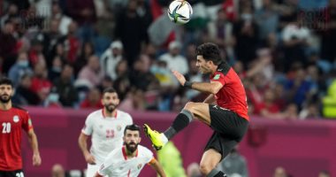 منتخب مصر يضغط للتعادل بعد 30 دقيقة.. والشناوى يمنع الهدف الأردنى الثانى .. صور