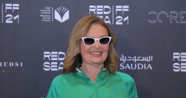يسرا وخيرى بشارة ومدحت العدل فى عرض فيلم حرب الفراولة بمهرجان البحر الأحمر