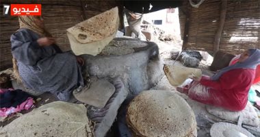 20 عاما من الكفاح والشقا.. أم أحمد وسلفتها ملوك الخبيز في الشرقية (فيديو)