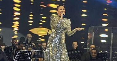خبير لغة جسد عن شيرين عبدالوهاب: ضحت بشعرها لكسب الجمهور وتصرفها منتهى الذكاء