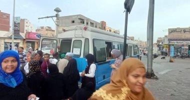 اقبال من المواطنين علي التطعيم بلقاح كورونا بالفرق المتنقلة بالغردقة