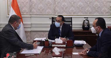 رئيس الوزراء يلتقى وزير قطاع الأعمال لمتابعة جهود تطوير صناعة الغزل والنسيج