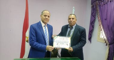 وكيل تعليم كفر الشيخ يكرم المتميزين من المعلمين ويوجه إنذارا لمدير مدرسة