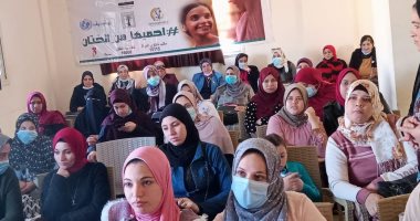 طرق الأبواب بقرية بكفر الشيخ فى إطار حملة الـ16 يوما لمناهضة العنف ضد المرأة
