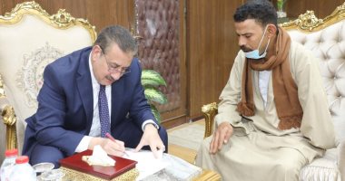 محافظ المنوفية يقرر صرف مساعدات مالية لمواطنين لظروفهم الصحية والمعيشية.. صور