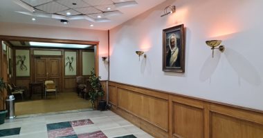 "الطيران": لوحة "رجل من مريوط" معلقة فى أعرق وأفخم الصالونات بمطار القاهرة