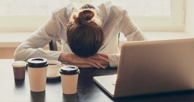 بينها الاضطرابات الهرمونية.. أسباب شائعة لشعور النساء بالتعب وانخفاض الطاقة